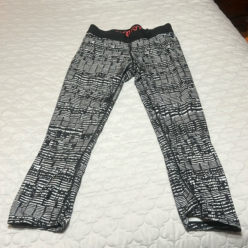 Nike dry fit black and white leggings size medium